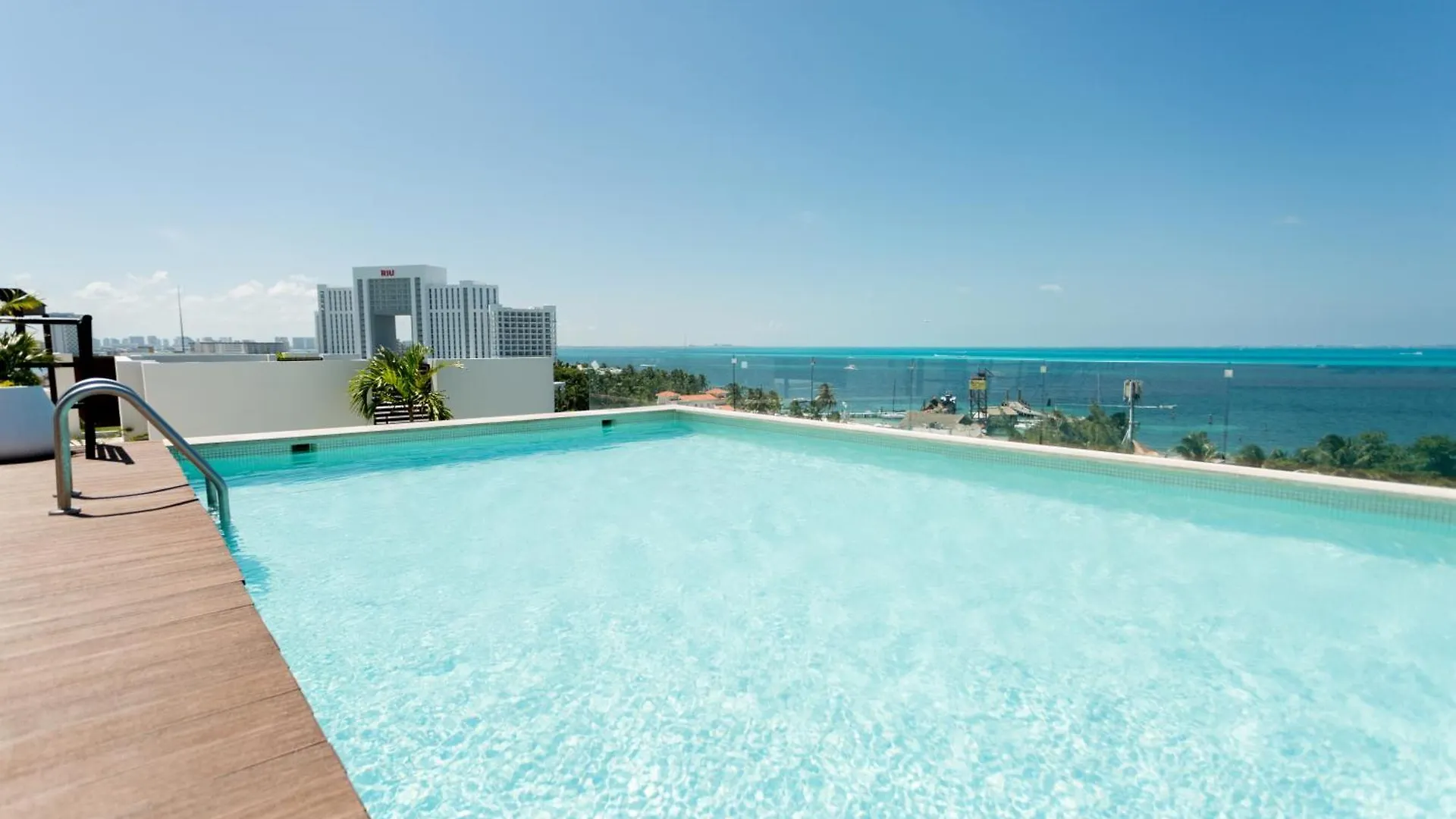 Departamento En Zona Hotelera Con Acceso A Alberca En Rooftop Cancun Mexico