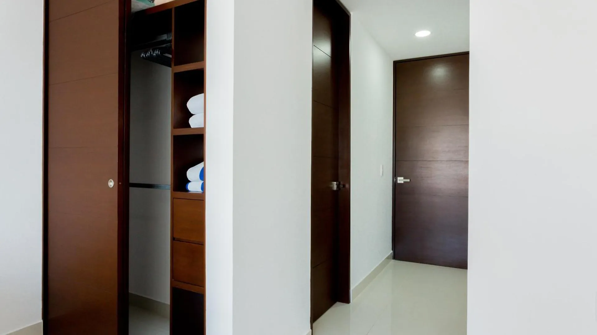 Departamento En Zona Hotelera Con Acceso A Alberca En Rooftop Cancun