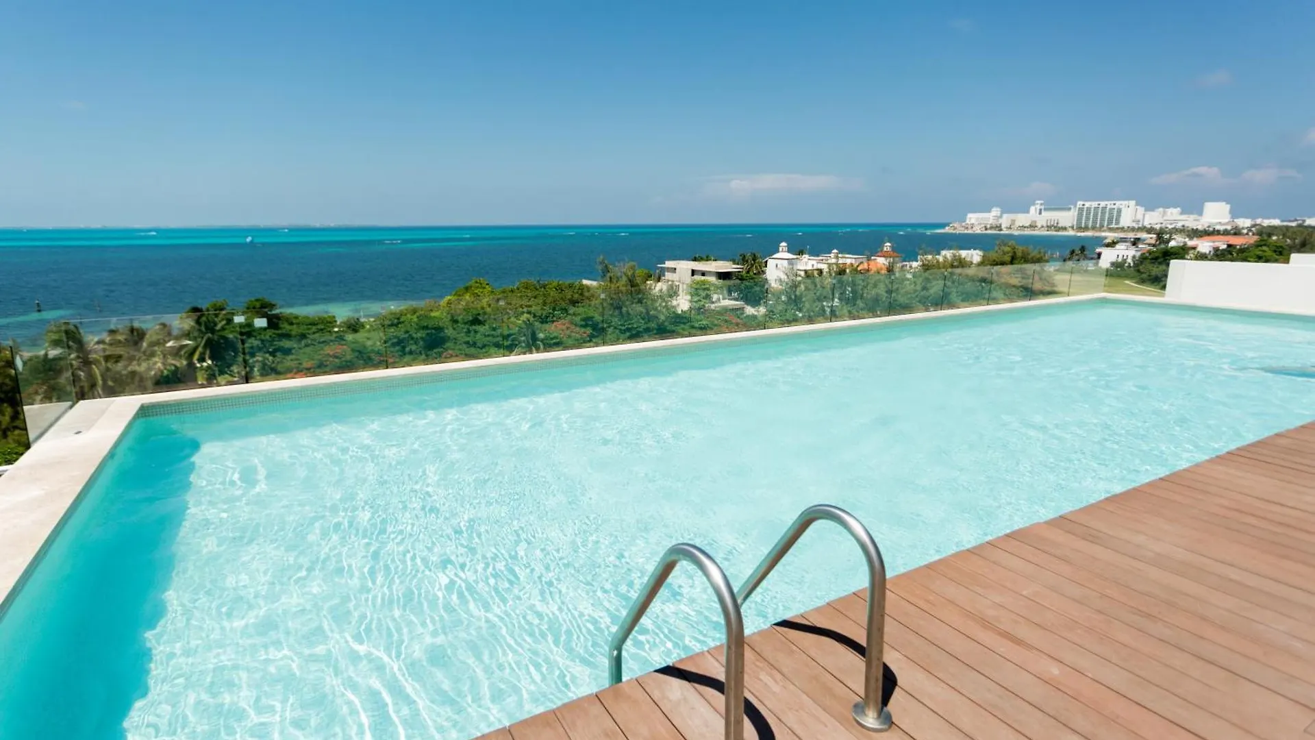 Departamento En Zona Hotelera Con Acceso A Alberca En Rooftop Cancun